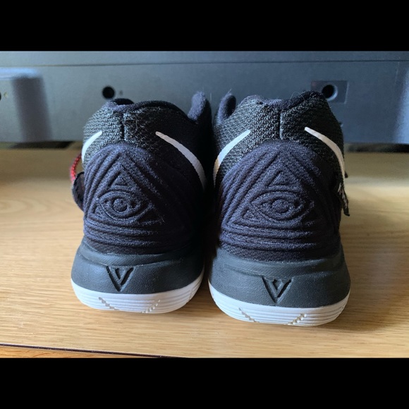 kyrie friends shoes youth